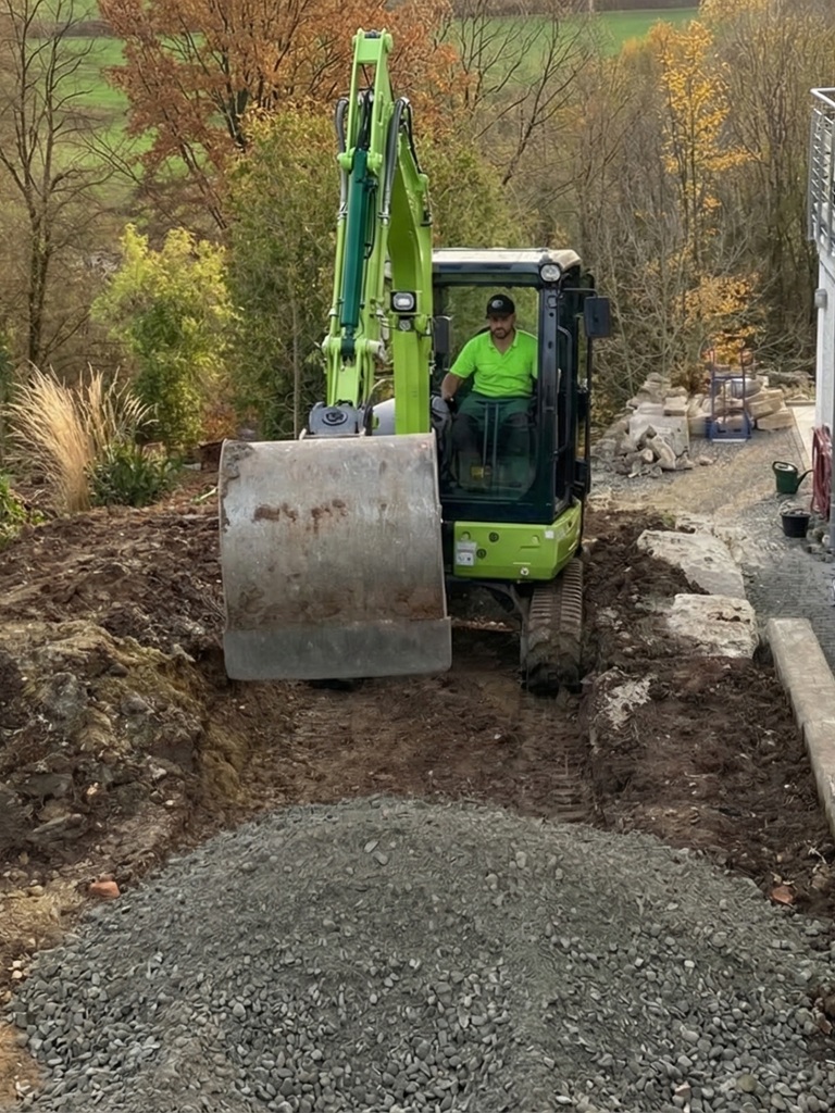 Baggerarbeiten im Garten- und Landschaftsbau in Stuttgart mit Erd- und Aushubarbeiten