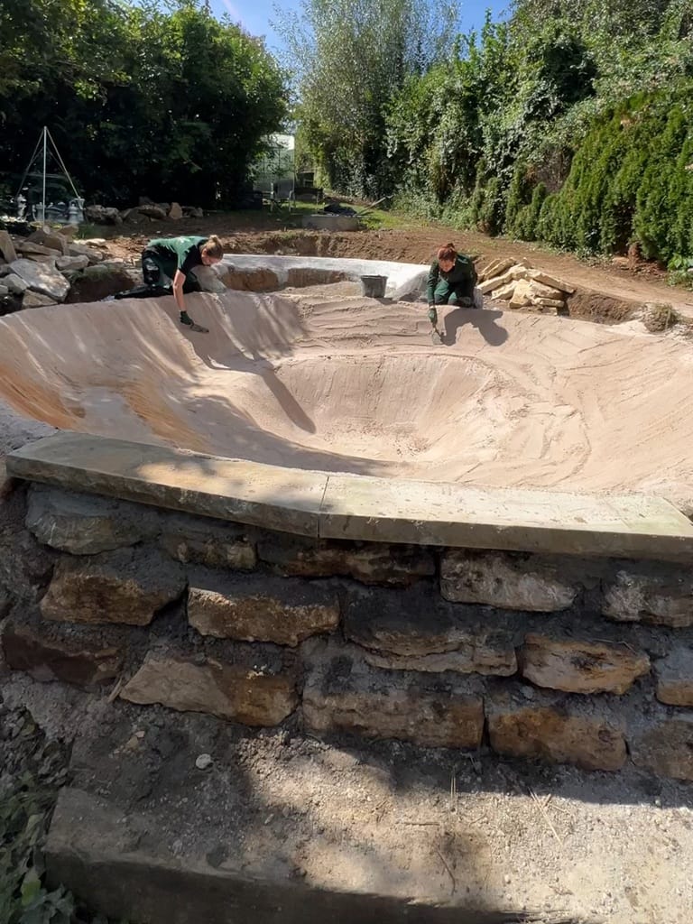 Poolbau und Teichbau im Garten- und Landschaftsbau in Stuttgart für moderne Gartenanlagen